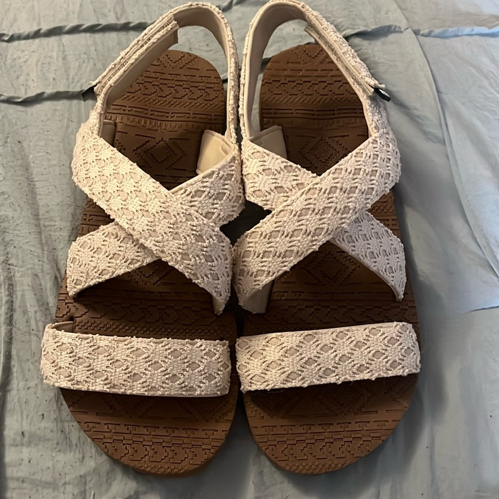 Muk Luk sandals